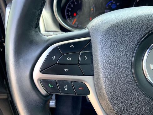 Used 2018 Jeep Grand Cherokee Laredo RWD image 23