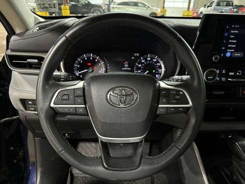 Used 2023 Toyota Highlander XLE image 19