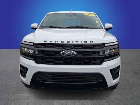 Used 2023 Ford Expedition Limited AWD/4WD image 2