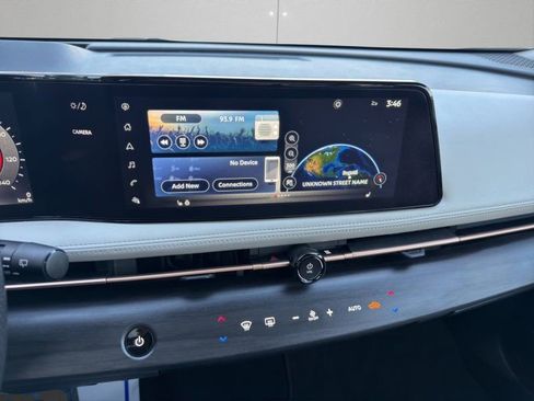 Used 2024 Nissan Ariya AWD image 16