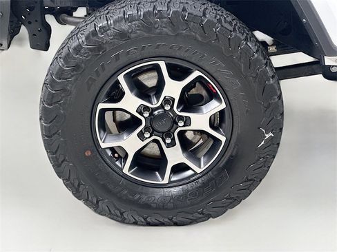 Used 2023 Jeep Gladiator Sport image 33