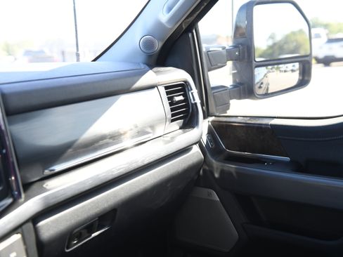 Used 2024 Ford F250 Lariat w/ Lariat Ultimate Package AWD/4WD image 31