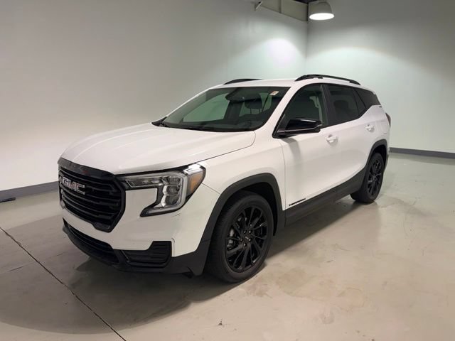Used 2024 GMC Terrain SLE w/ Driver Convenience Package FWD image 3