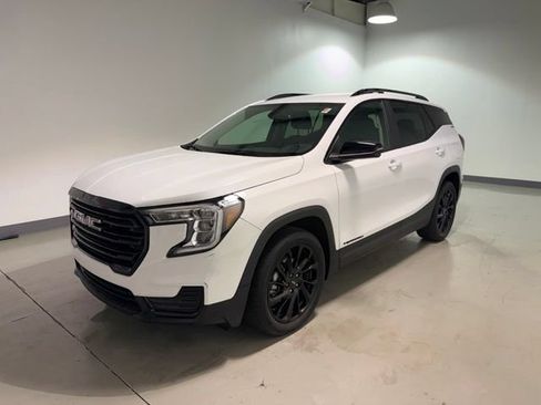 Used 2024 GMC Terrain SLE w/ Driver Convenience Package FWD image 3
