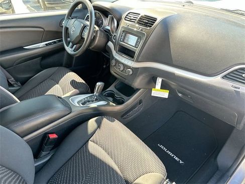 Used 2017 Dodge Journey SE image 10