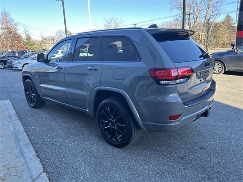 Used 2022 Jeep Grand Cherokee Laredo X image 5