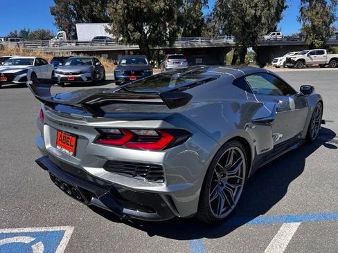 Used 2024 Chevrolet Corvette Z06 w/ Z07 Performance Package RWD image 7