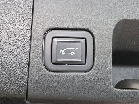 Used 2023 Cadillac XT4 Premium Luxury w/ Sun And Sound Package AWD/4WD image 35
