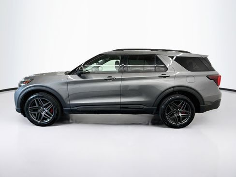 Used 2025 Ford Explorer ST-Line w/ ST-Line Street Pack AWD/4WD image 4