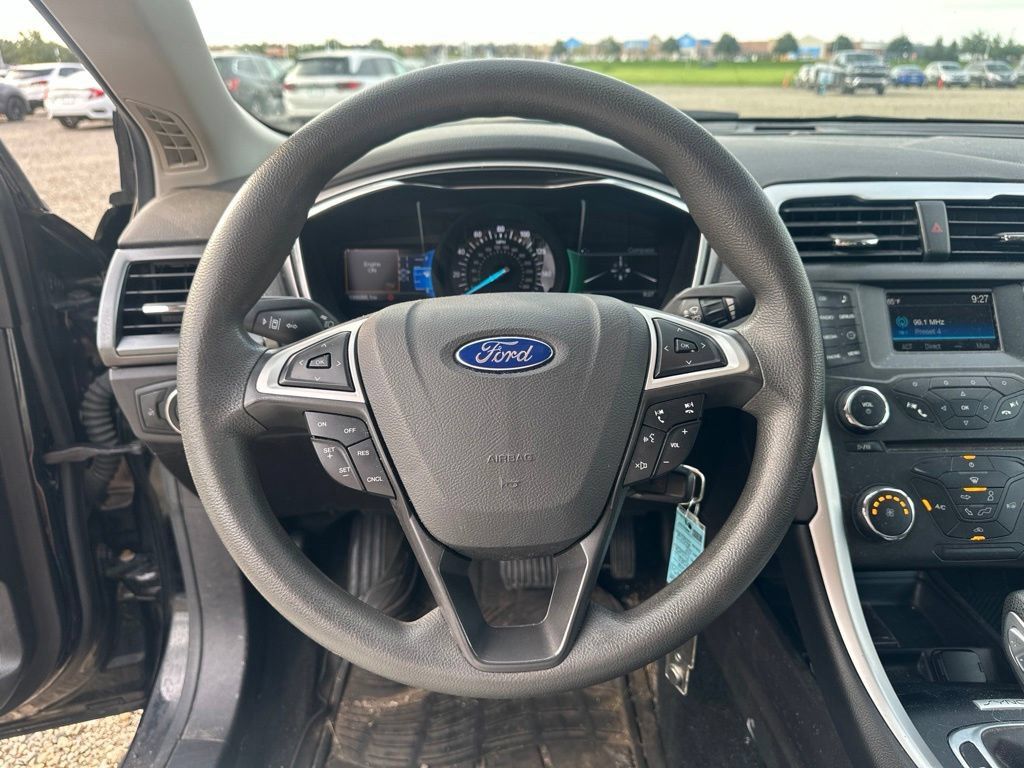 Used 2016 Ford Fusion SE FWD image 19