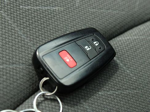 Used 2022 Toyota RAV4 XLE AWD/4WD image 46