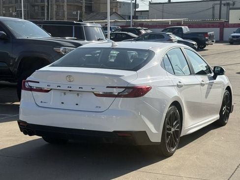 Used 2025 Toyota Camry SE FWD image 4