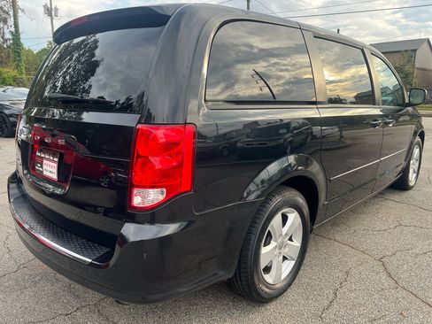 Used 2013 Dodge Grand Caravan SE image 4