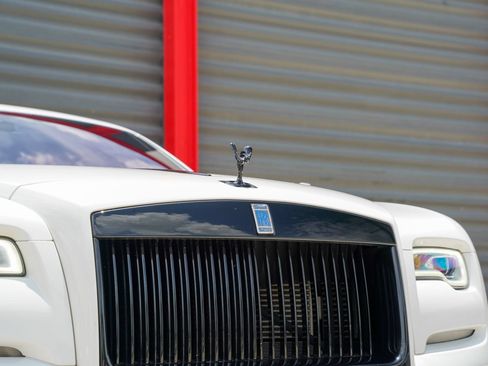 Used 2019 Rolls-Royce Wraith RWD image 8