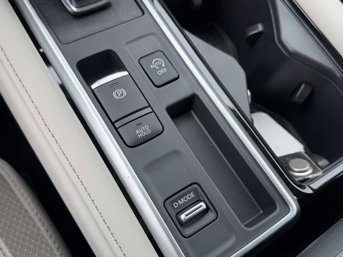 New 2026 Nissan Pathfinder SL FWD image 16