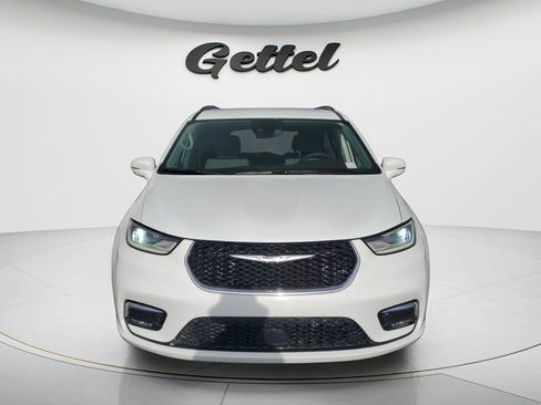 Used 2021 Chrysler Pacifica Touring FWD image 2