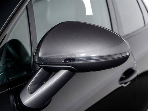 Used 2025 Porsche Macan Turbo AWD/4WD image 27