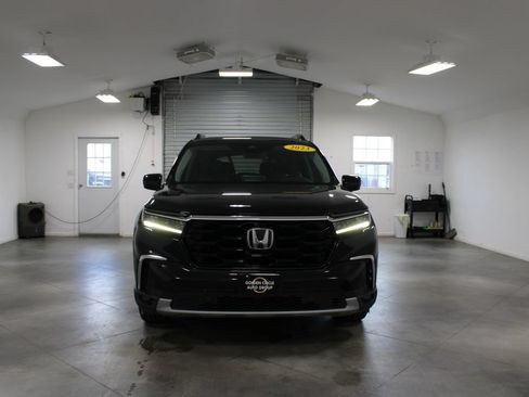 Used 2023 Honda Pilot Touring image 3