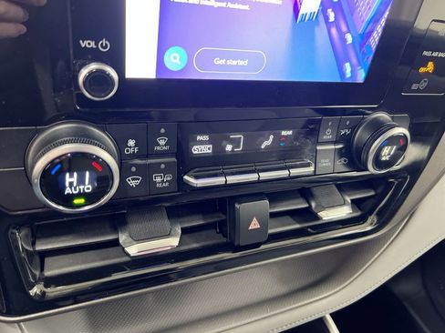 Used 2023 Toyota Highlander LE image 17