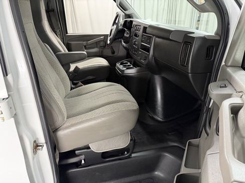 Used 2019 Chevrolet Express 2500 image 7