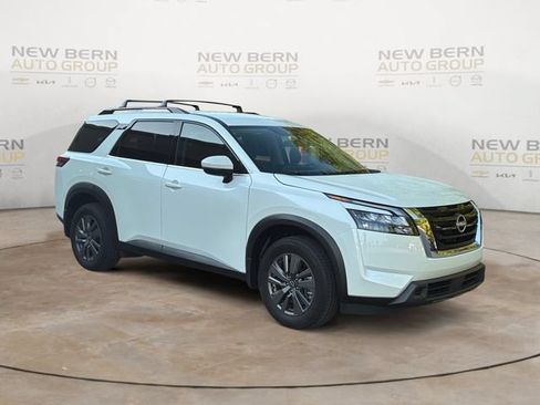 Used 2024 Nissan Pathfinder SV FWD image 7