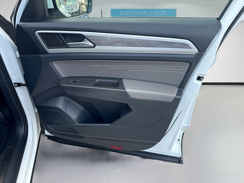 Used 2022 Volkswagen Atlas Cross Sport SE w/ Panoramic Sunroof Package image 33