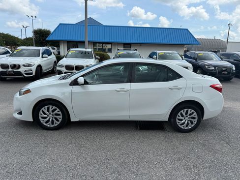 Used 2017 Toyota Corolla LE w/ Carpet Mat Package (TMS) FWD image 3
