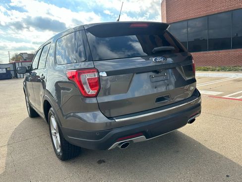 Used 2018 Ford Explorer XLT w/ Equipment Group 202A image 6