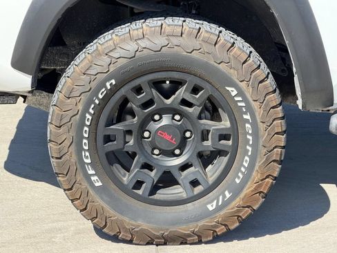 Used 2020 Toyota Tacoma TRD Off-Road w/ Technology Package AWD/4WD image 7