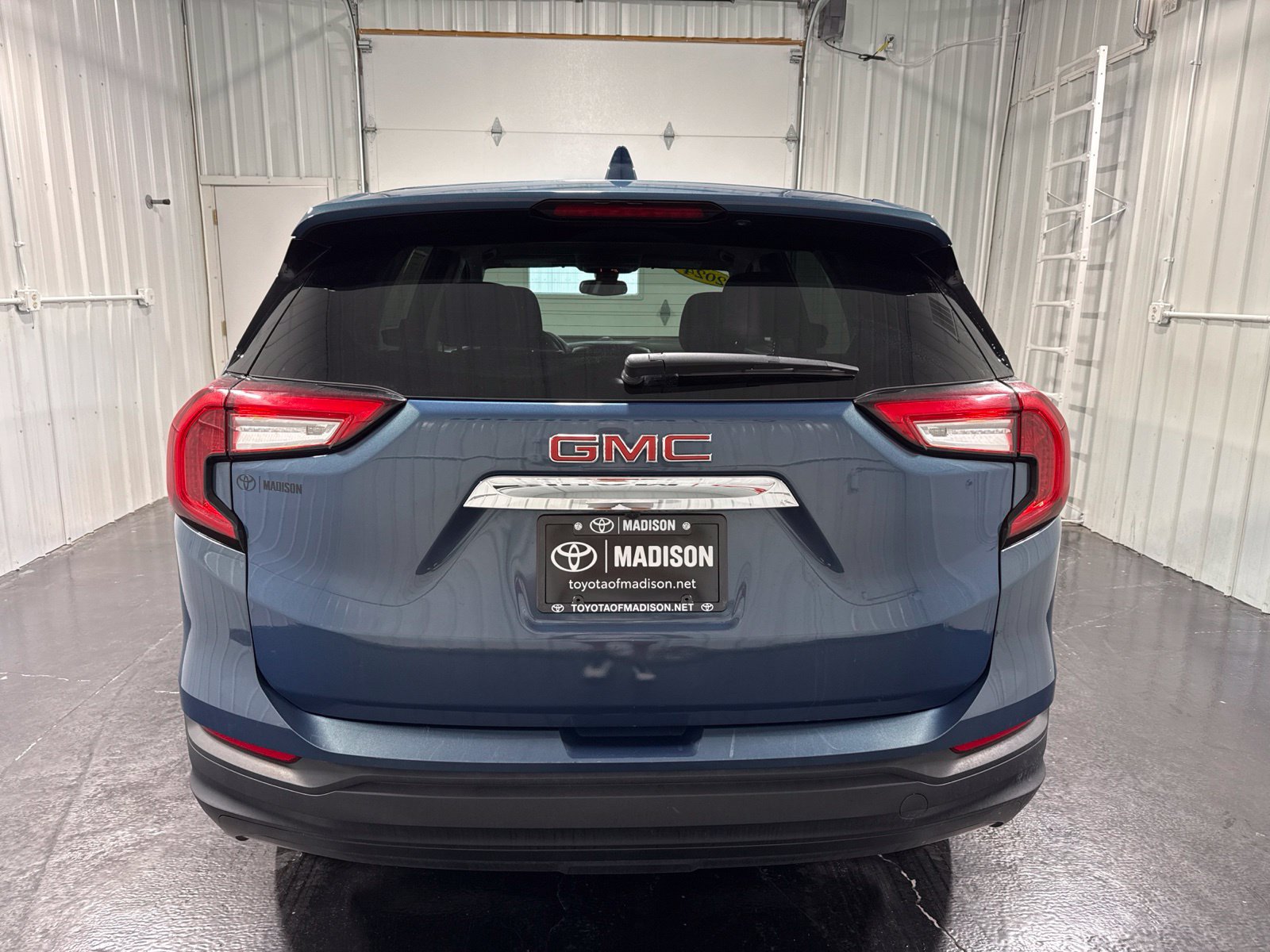 Used 2024 GMC Terrain SLE FWD image 36