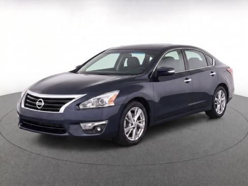 Used 2015 Nissan Altima 2.5 SL w/ Moonroof Package FWD image 2