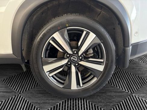 Used 2025 Nissan Rogue SL w/ SL Premium Package AWD/4WD image 31