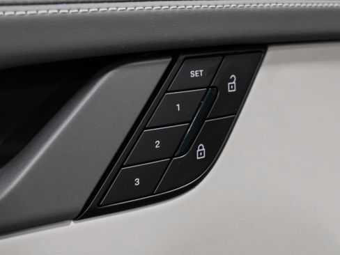 Used 2025 Porsche 911 Carrera RWD image 46