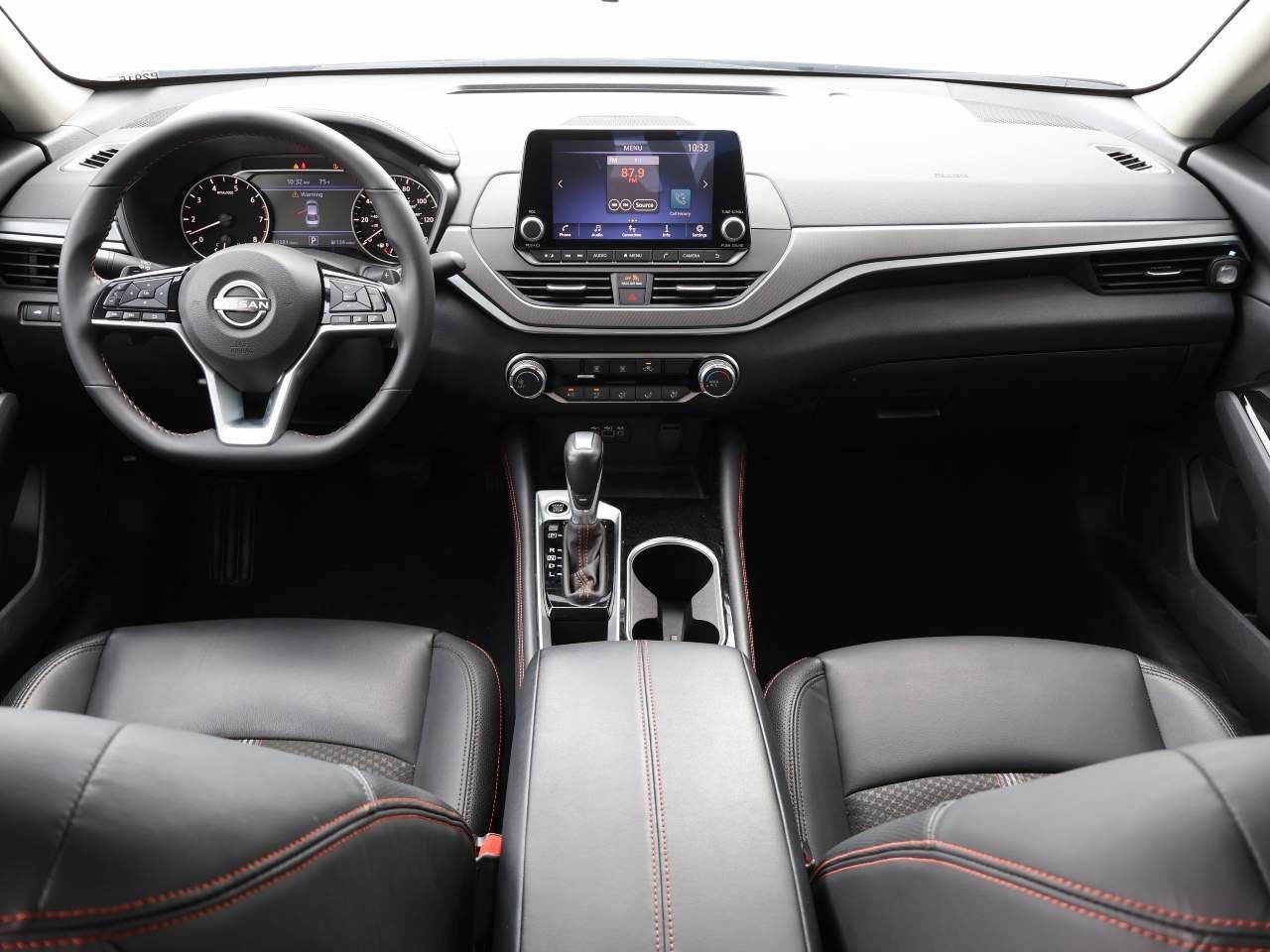 Used 2025 Nissan Altima 2.5 SR FWD image 11