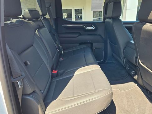 Used 2024 GMC Sierra 1500 SLT image 10