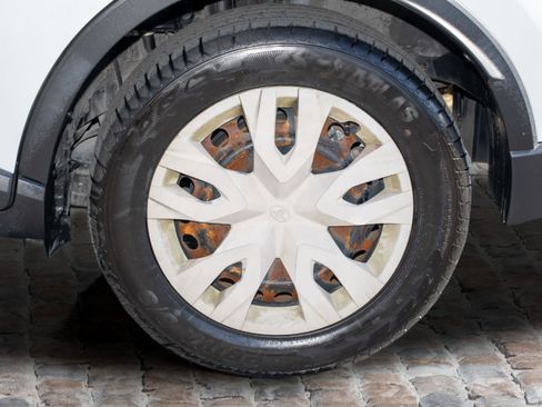 Used 2019 Toyota C-HR LE image 38