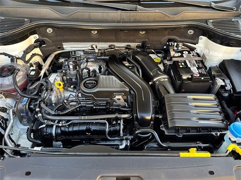 Certified 2023 Volkswagen Taos SE image 10