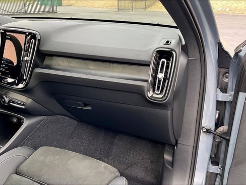 Used 2023 Volvo C40 P8 Recharge Plus w/ Climate Package image 19