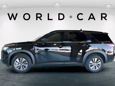 Used 2025 Nissan Pathfinder S image 4