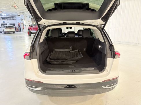 Used 2024 Lincoln Nautilus Premier AWD/4WD image 27
