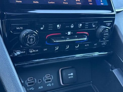 New 2025 Jeep Grand Cherokee Limited w/ Luxury Tech Group II AWD/4WD image 21