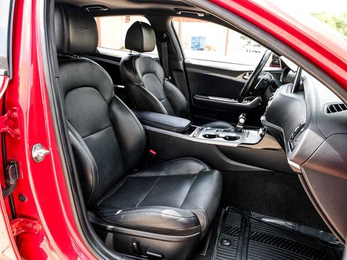 Used 2018 Kia Stinger GT1 RWD image 34