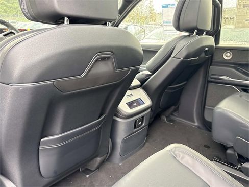 New 2025 Lincoln Navigator Reserve w/ Jet Appearance Package image 17