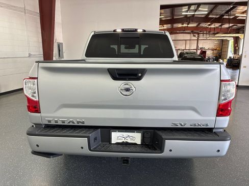 Used 2020 Nissan Titan SV w/ SV Convenience Package AWD/4WD image 5