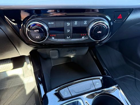 New 2026 Chevrolet Trax LT w/ LT Convenience Package FWD image 24