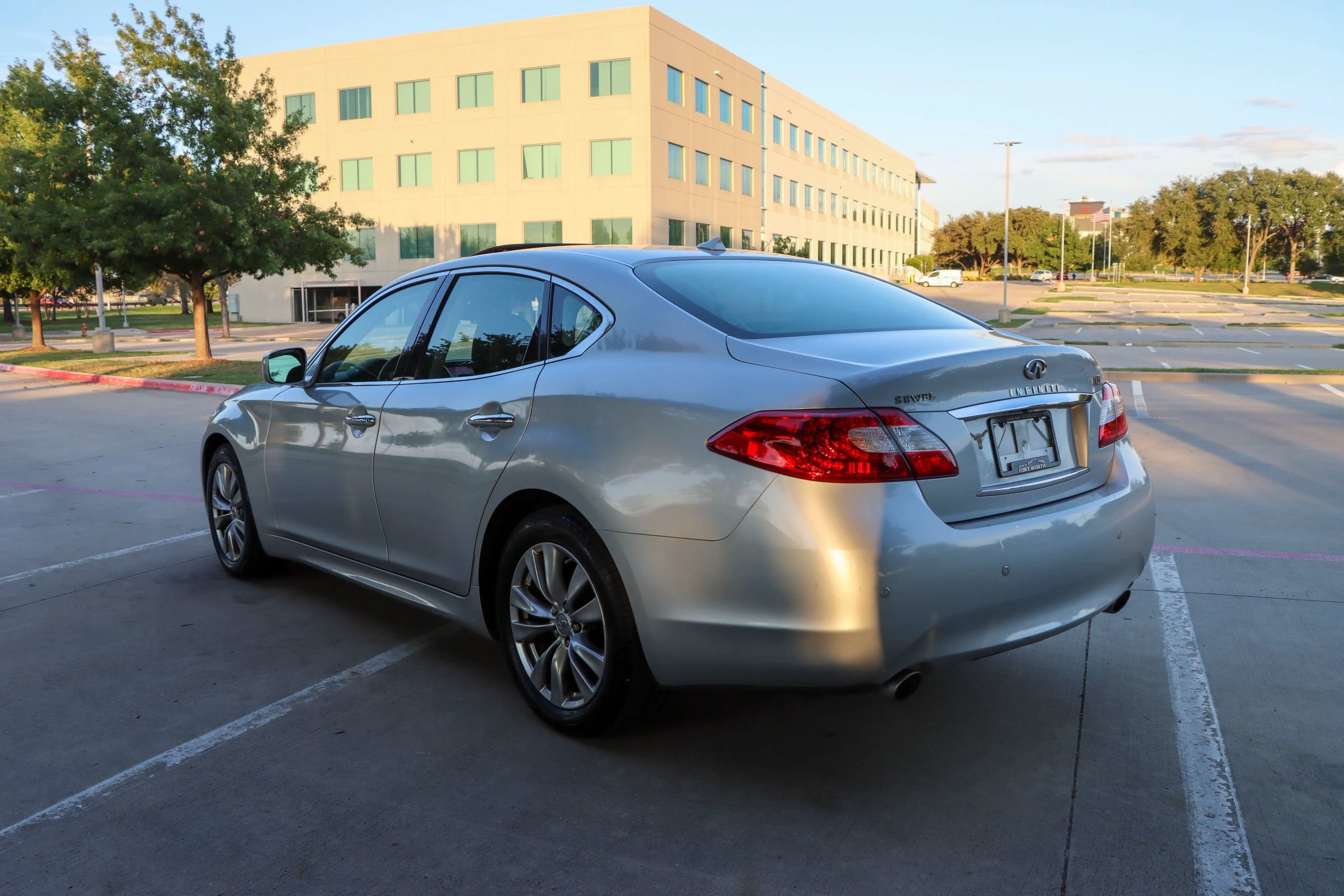 Used 2013 INFINITI M37 w/ Premium Pkg RWD image 5
