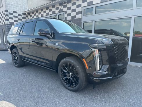 Used 2026 Cadillac Escalade Platinum Sport w/ LPO, ONYX Package AWD/4WD image 2