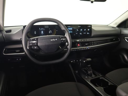 Used 2025 Kia K4 LXS image 2