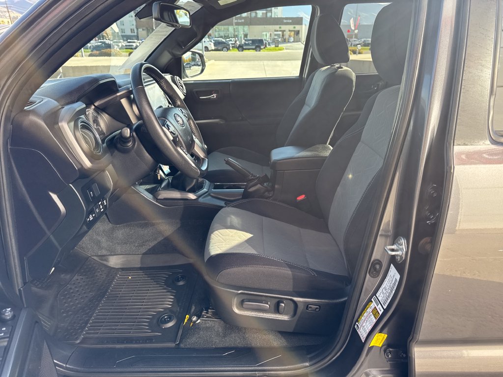 Certified 2022 Toyota Tacoma TRD Off-Road AWD/4WD image 9