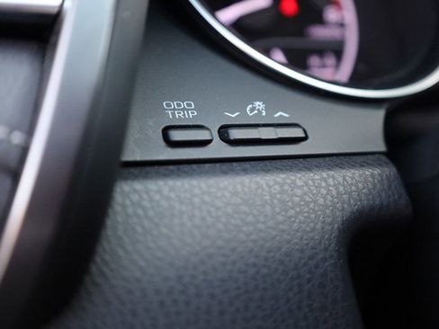 Used 2018 Toyota Camry SE w/ Convenience Package image 39